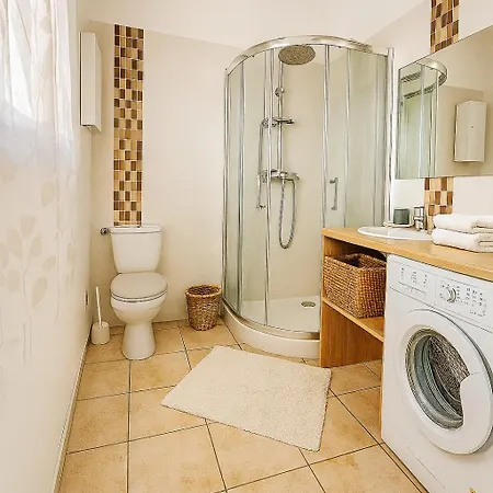 Hébergement de vacances 20m2- De La Nartelle 200m - Double Terrasse - Piscine Au Sel - Parking - Bbq - Check-in De 15h à 20h Maximum- Rêve D'azur Maxime *